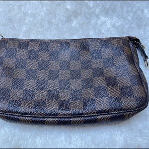 LOUIS VUITTON
Damier Ebene Pochette Accessories NM